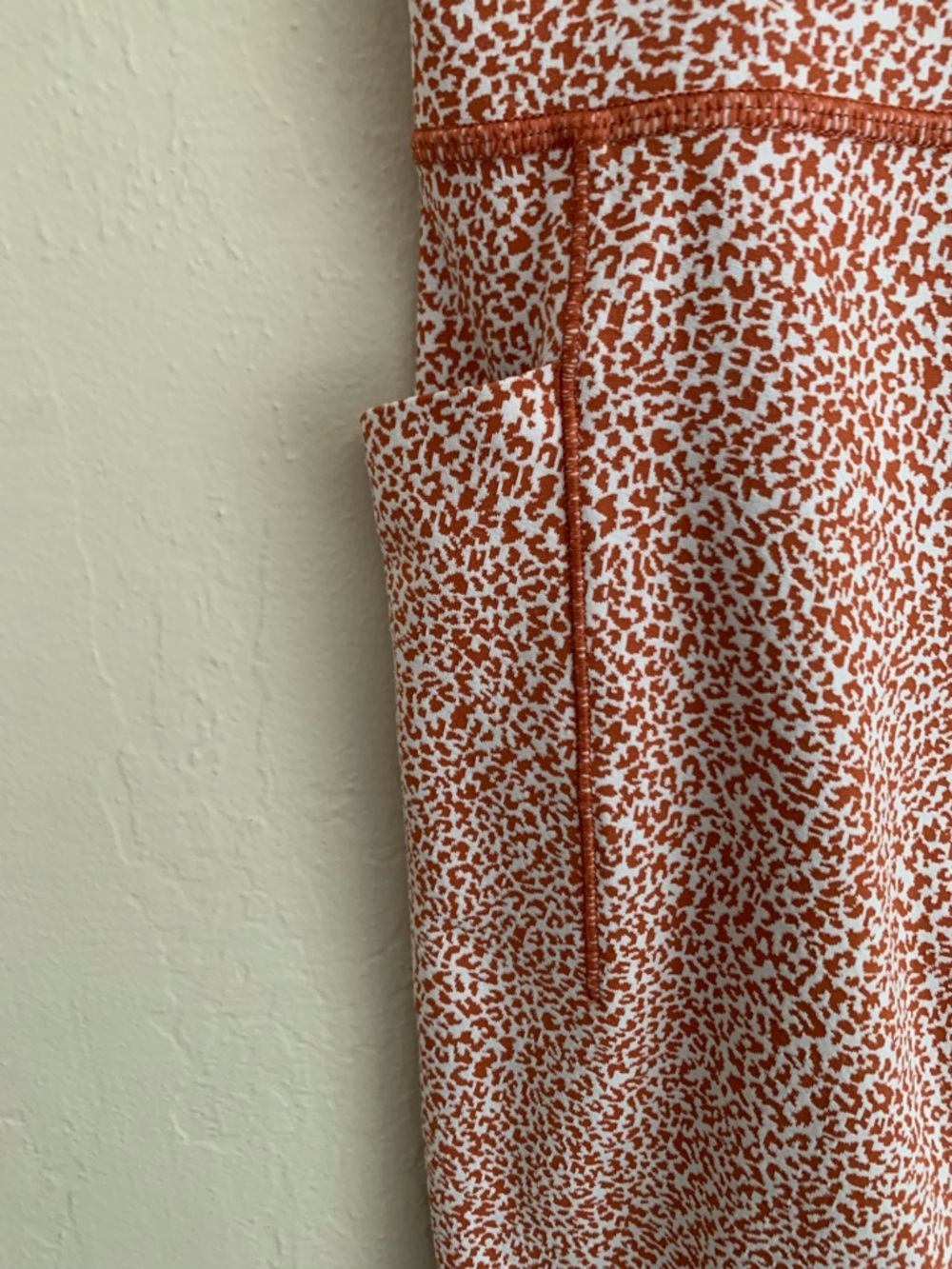 Athleta Salutation Stash II Textured Tight in Cheetah • Women’s Small - Picture 6 of 7